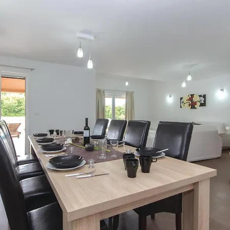 Beautiful In With Kitchen Semesterbostad