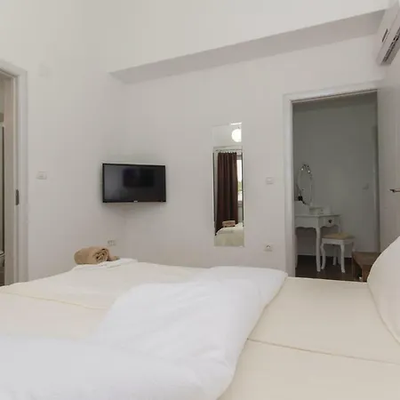 Beautiful Home In Marcana With Kitchen Marcana